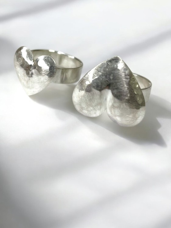 Srebrne pierścionki serca szczotkowane