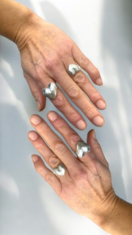 Srebrne pierścionki w kształcie serca