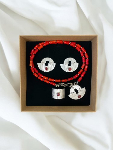 Srebrny szeroki pierścionek z cyrkonią