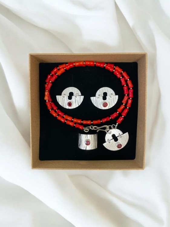 Srebrny szeroki pierścionek z cyrkonią