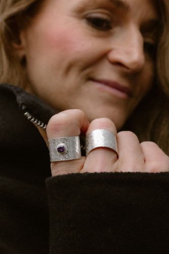 Duży srebrny pierścionek z kolorową cyrkonią