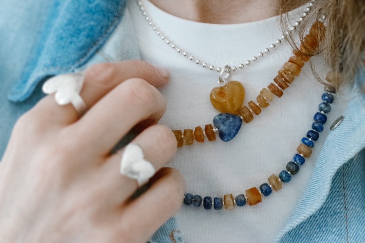 Artystyczny naszyjnik z bursztynu bałtyckiego i sodalitu, biżuteria ręcznie wykonana