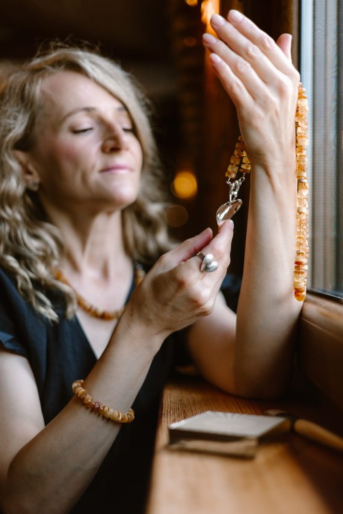 Artystyczny naszyjnik z bursztynu bałtyckiego i srebra 925 z zawieszką