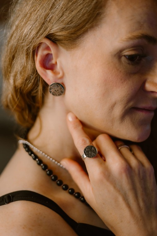 Srebrne kolczyki Dama/Król na sztyft