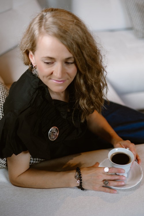 ANJAR-broszka-srebro-dama-pik