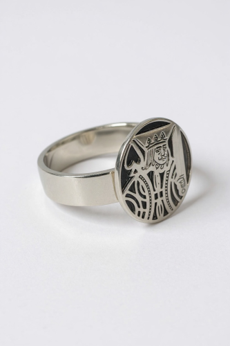 Srebrny pierścionek z motywem króla pik
