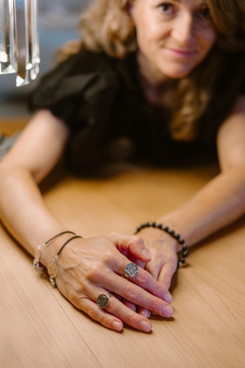 Naturalne, czarne onyksy w towarzystwie srebra 925 – klasyka w nowoczesnym stylu.